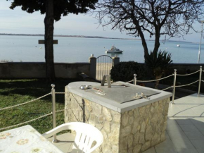 Гостиница Seaview apartments with a balcony and terrace near the beach - Apartments Branimira I - AE1388  Врши